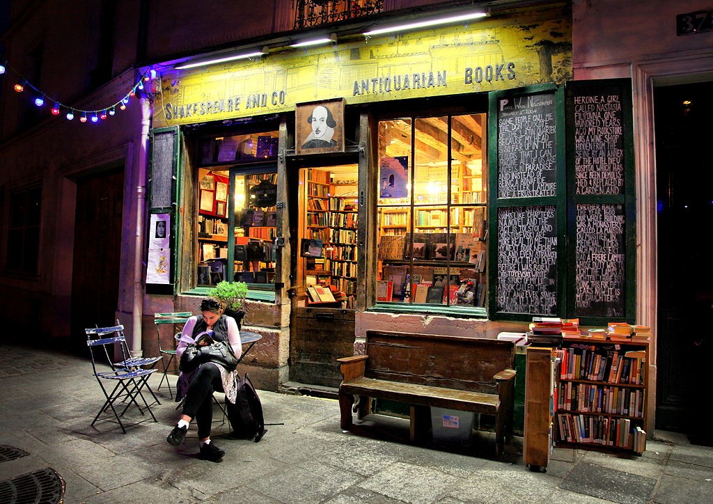I've read the history of Sylvia Beach & her store. I will browse there, one day. By Christine Zenino (Flickr: Shakespeare & Co Books; Paris) (http://creativecommons.org/licenses/by/2.0)