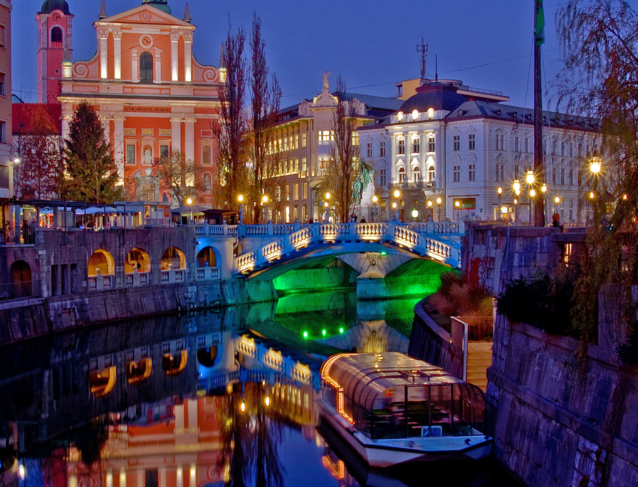 From November 30th to December 6th, I'll see Ljubljana, Slovenia, go from "wintery" to full Christmas mode. Uncredited photo from http://www.dj-slovenija.si/.